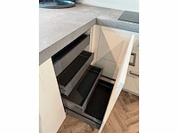 Keller merestein beits op fineer wit/natuur - showroom keuken - afbeelding 15 van  15