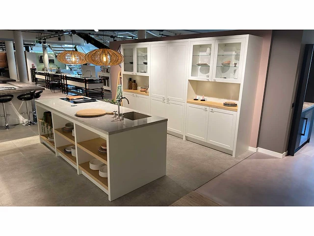 Keller orleans wit structuur wit - showroom keuken - afbeelding 14 van  21