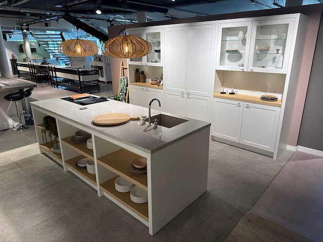 Keller orleans wit structuur wit - showroom keuken - afbeelding 15 van  21