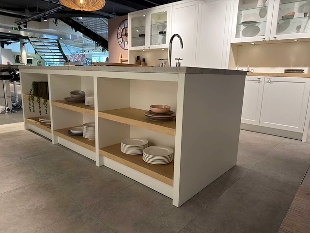 Keller orleans wit structuur wit - showroom keuken - afbeelding 16 van  21