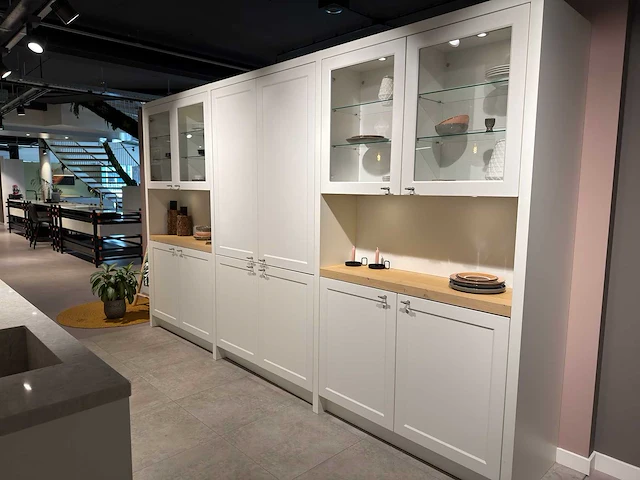 Keller orleans wit structuur wit - showroom keuken - afbeelding 17 van  21