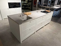Keller orleans wit structuur wit - showroom keuken - afbeelding 18 van  21