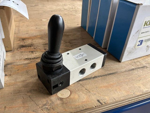Kelm e-4h31008g pneumatisch richtingsventiel (5x) - afbeelding 1 van  4