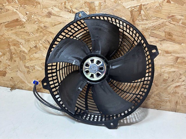 Kelvion ksc-30 ventilator ec070.4 (3x) - afbeelding 1 van  10