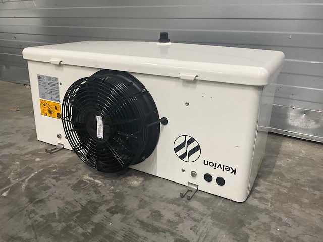 Kelvion ksc 301-4be plafondkoeler co2-90b - afbeelding 1 van  9