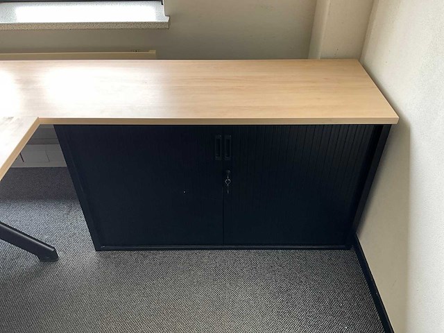 Kembo - bureaus (3x) 200x100 cm met archiefkast (2x) 220x50x75 cm - afbeelding 6 van  10