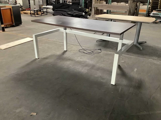 Kembo - desk - afbeelding 1 van  5