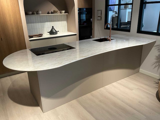 Kemie composiet allure eiland werkblad met bora inductiekookplaat-kraan en spoelbak - afbeelding 1 van  11