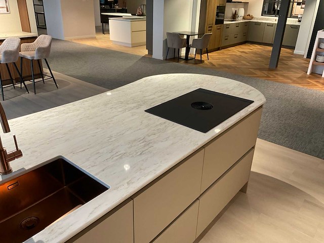 Kemie composiet allure eiland werkblad met bora inductiekookplaat-kraan en spoelbak - afbeelding 4 van  11