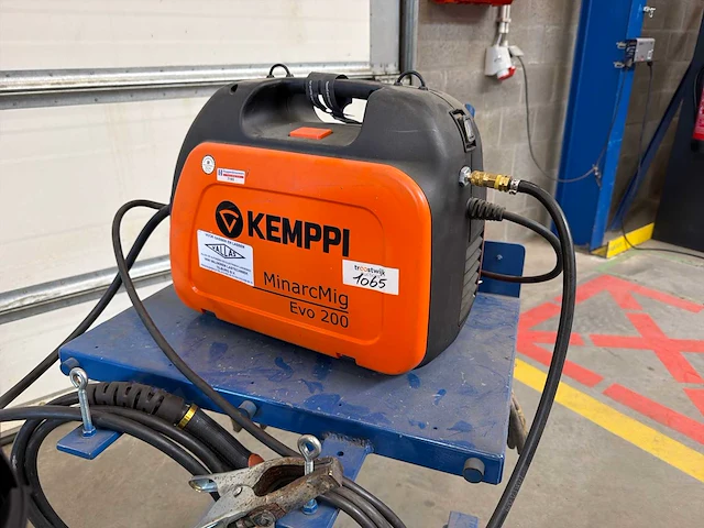 Kemppi minarcmig evo 200 mig/mag lasapparaat met gasfles, laskap en laswagen - afbeelding 2 van  6