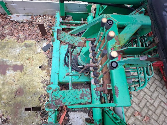 Kennis haakarm afzet afvalcontainer - afbeelding 6 van  15