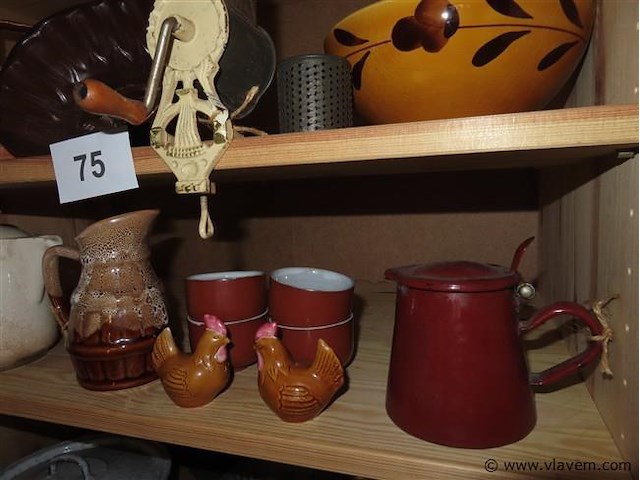 Keramiek, draaimolen, emaille enz…. - afbeelding 2 van  5