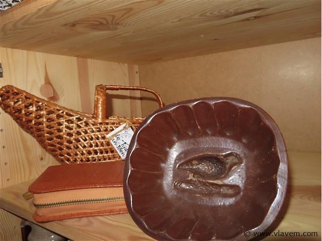 Keramiek, draaimolen, emaille enz…. - afbeelding 3 van  5