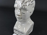 Keramieken frenologiehoofd