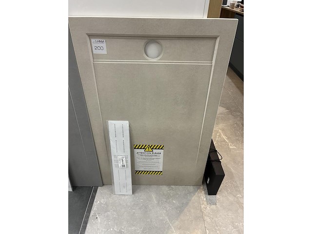 Keramische douchevloerplaat met afmeting 80,5 x 120,5 x 2,8 cm. - afbeelding 2 van  3