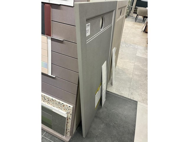 Keramische douchevloerplaat met afmeting 80,5 x 120,5 x 2,8 cm. - afbeelding 3 van  3