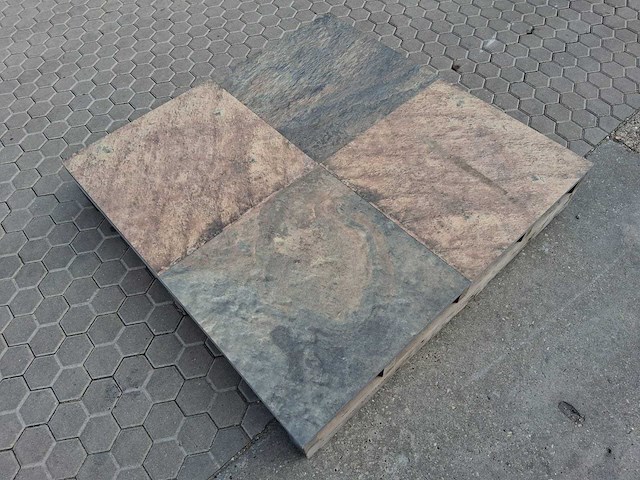 Keramische tuintegels (ca.50m²) - afbeelding 1 van  2