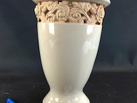 Keramische vaas met sculptuurrand - afbeelding 2 van  5