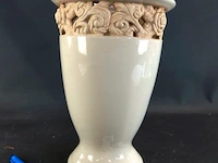 Keramische vaas met sculptuurrand - afbeelding 2 van  5