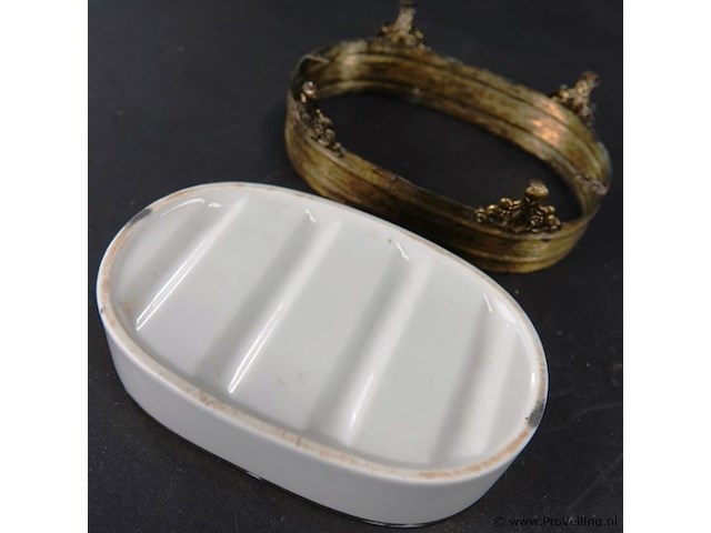 Keramische zeephouder in messing houder - afbeelding 5 van  5