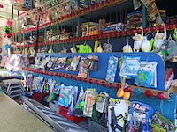 Kermiskraam, prijzenpaleis, touwtje trekken, 1982 - afbeelding 5 van  44