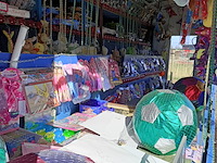 Kermiskraam, prijzenpaleis, touwtje trekken, 1982 - afbeelding 7 van  44