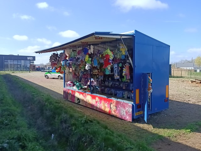 Kermiskraam, prijzenpaleis, touwtje trekken, 1982 - afbeelding 1 van  44