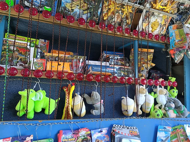 Kermiskraam, prijzenpaleis, touwtje trekken, 1982 - afbeelding 13 van  44