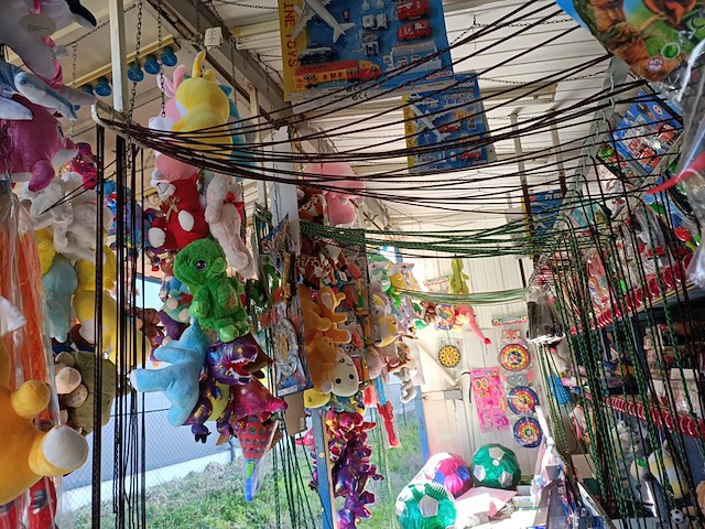 Kermiskraam, prijzenpaleis, touwtje trekken, 1982 - afbeelding 22 van  44