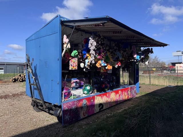 Kermiskraam, prijzenpaleis, touwtje trekken, 1982 - afbeelding 39 van  44