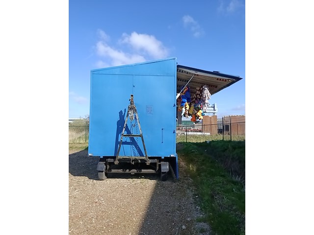 Kermiskraam, prijzenpaleis, touwtje trekken, 1982 - afbeelding 34 van  44