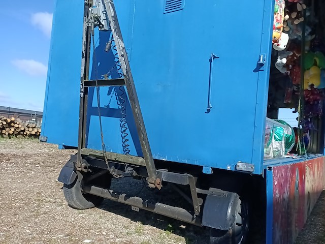 Kermiskraam, prijzenpaleis, touwtje trekken, 1982 - afbeelding 40 van  44