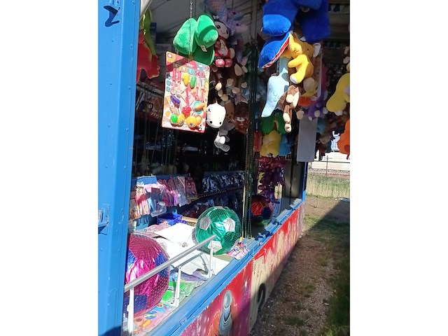 Kermiskraam, prijzenpaleis, touwtje trekken, 1982 - afbeelding 42 van  44