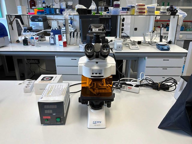 Kern obn 148 trinoculaire fluorescentiemicroscoop - afbeelding 5 van  12