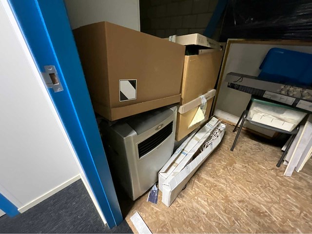 Kerst decoratie en airco - afbeelding 1 van  3