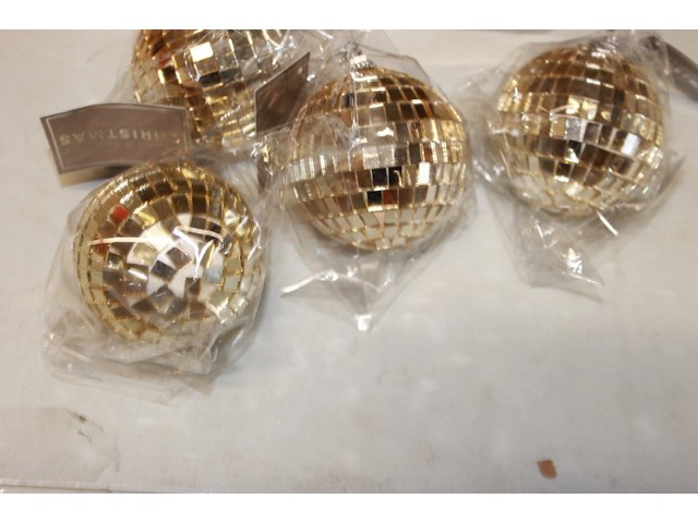 Kerstballen 4x gold en piek 1x - afbeelding 7 van  7