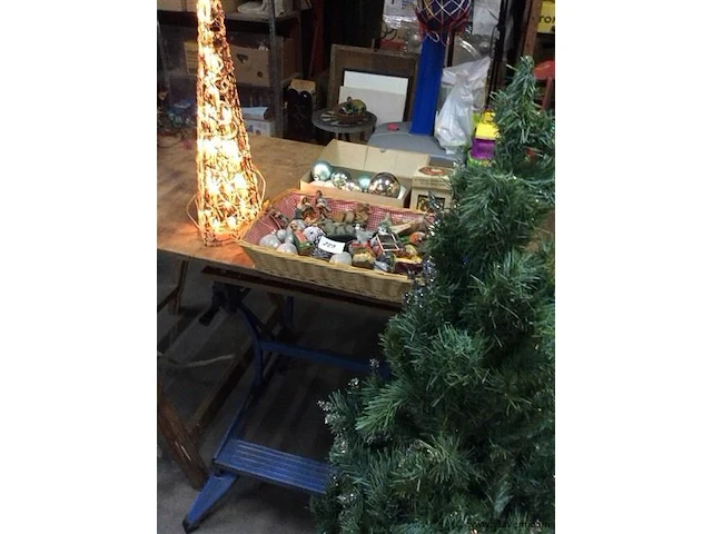 Kerstboom +… - afbeelding 1 van  4