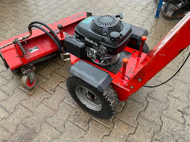 Kersten k800 zelfrijdende veegmachine - afbeelding 4 van  7