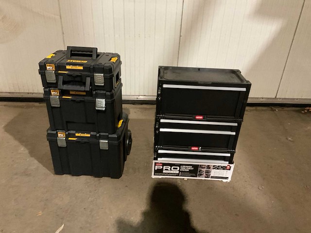 Keter dewalt gereedschapskoffer (2x) - afbeelding 2 van  8