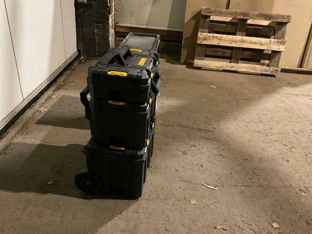 Keter dewalt gereedschapskoffer (2x) - afbeelding 4 van  8