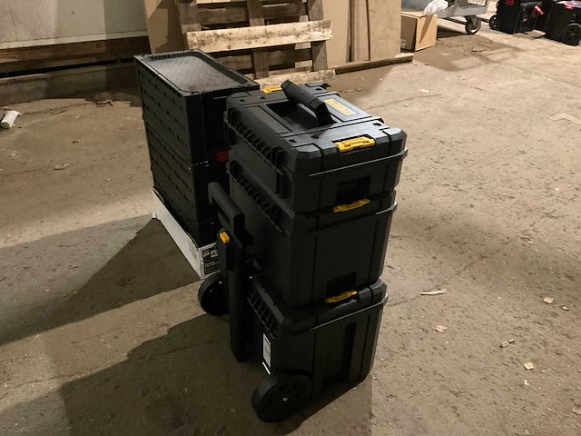 Keter dewalt gereedschapskoffer (2x) - afbeelding 5 van  8
