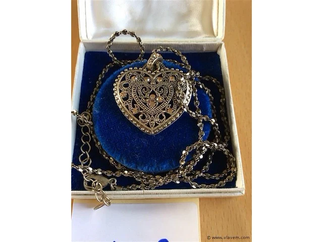 Ketting met hartvorm - afbeelding 2 van  2