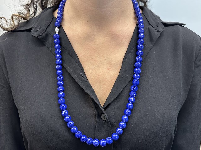 Ketting met lapis lazuli edelsteen en een diamanten sluiting - afbeelding 4 van  11