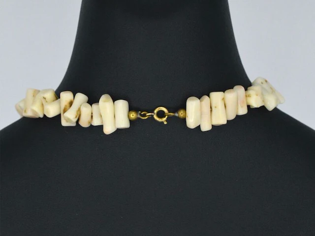 Ketting met roos-witte koraal edelstenen - afbeelding 3 van  5