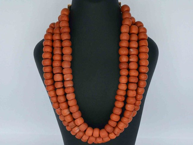 Ketting van bloedkoraal met bijzondere authentieke gouden sluiting - afbeelding 3 van  10