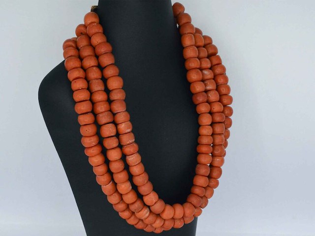 Ketting van bloedkoraal met bijzondere authentieke gouden sluiting - afbeelding 5 van  10