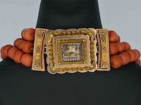 Ketting van bloedkoraal met bijzondere authentieke gouden sluiting - afbeelding 6 van  10