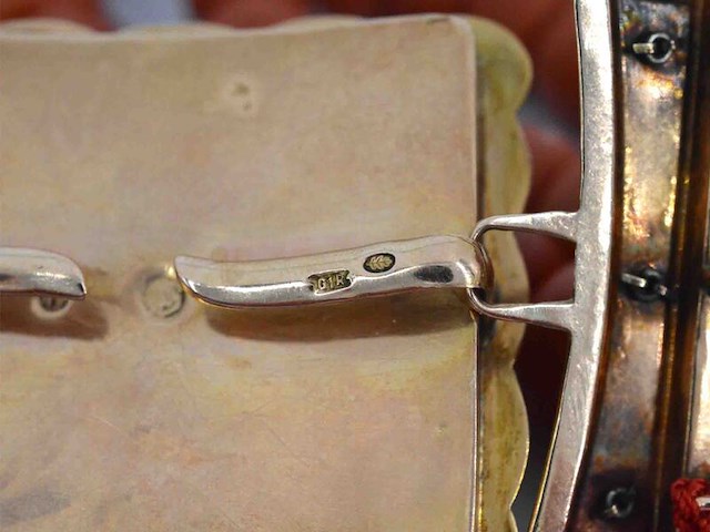 Ketting van bloedkoraal met bijzondere authentieke gouden sluiting - afbeelding 11 van  11