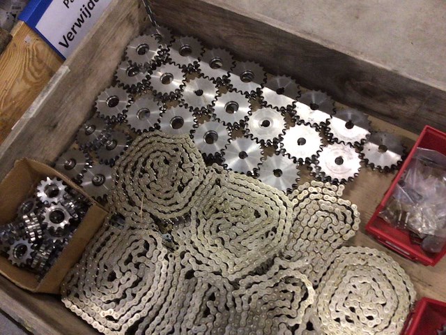 Kettingen en loopwielen - afbeelding 3 van  3