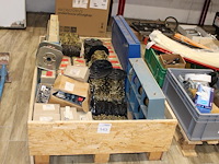 Kettingen in diverse uitvoeringen op pallet. - afbeelding 1 van  3